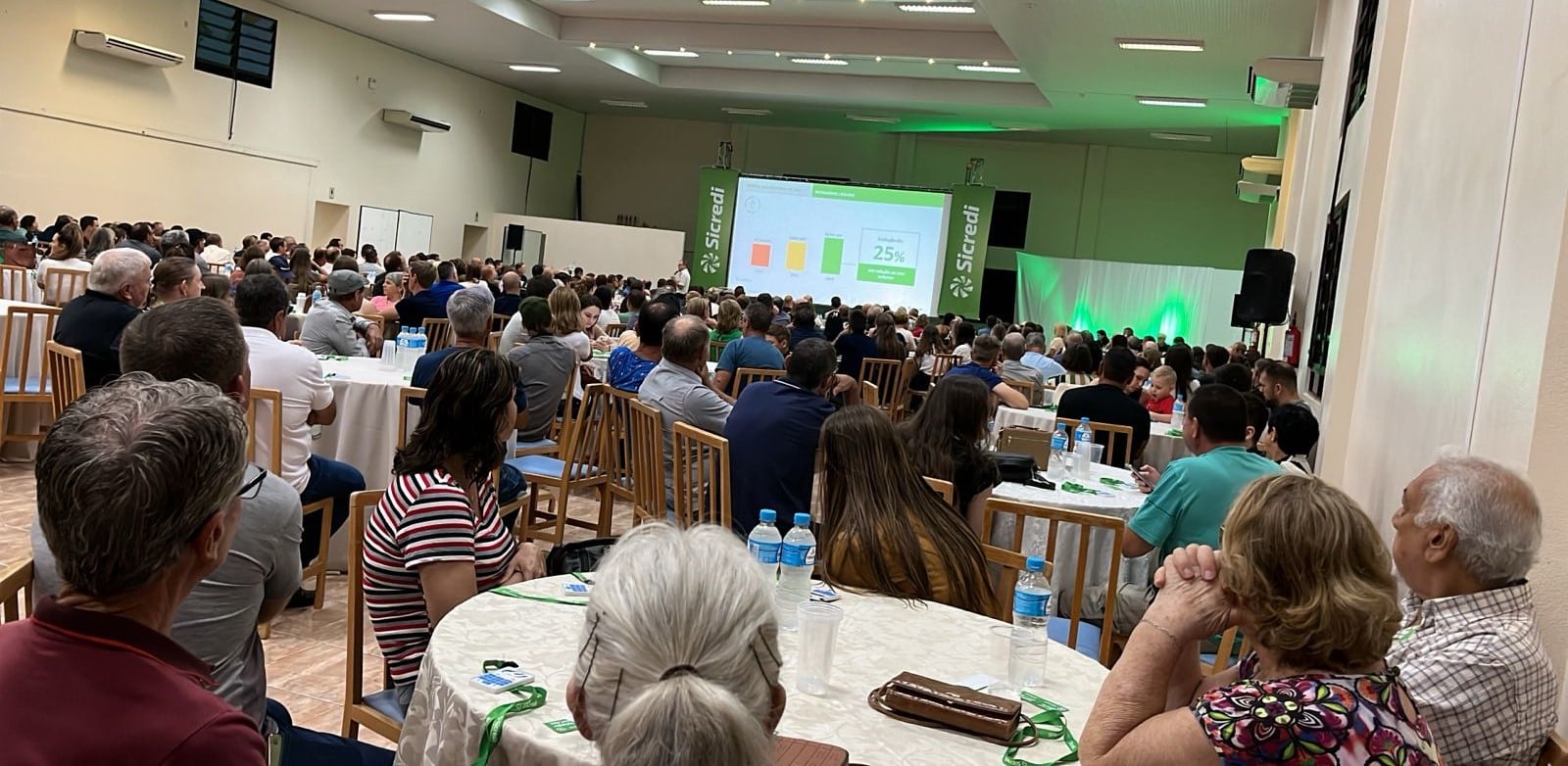 Associados reunidos na Assembleia da agência Ijuí São Francisco