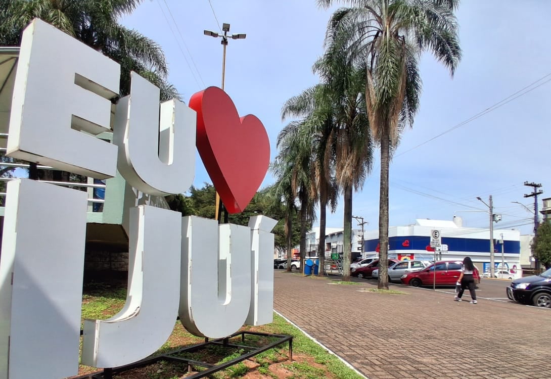 IJUI8