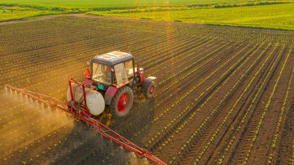 Above,View,With,Backlight,On,Tractor,Until,Spraying,Farmland,,Dragging