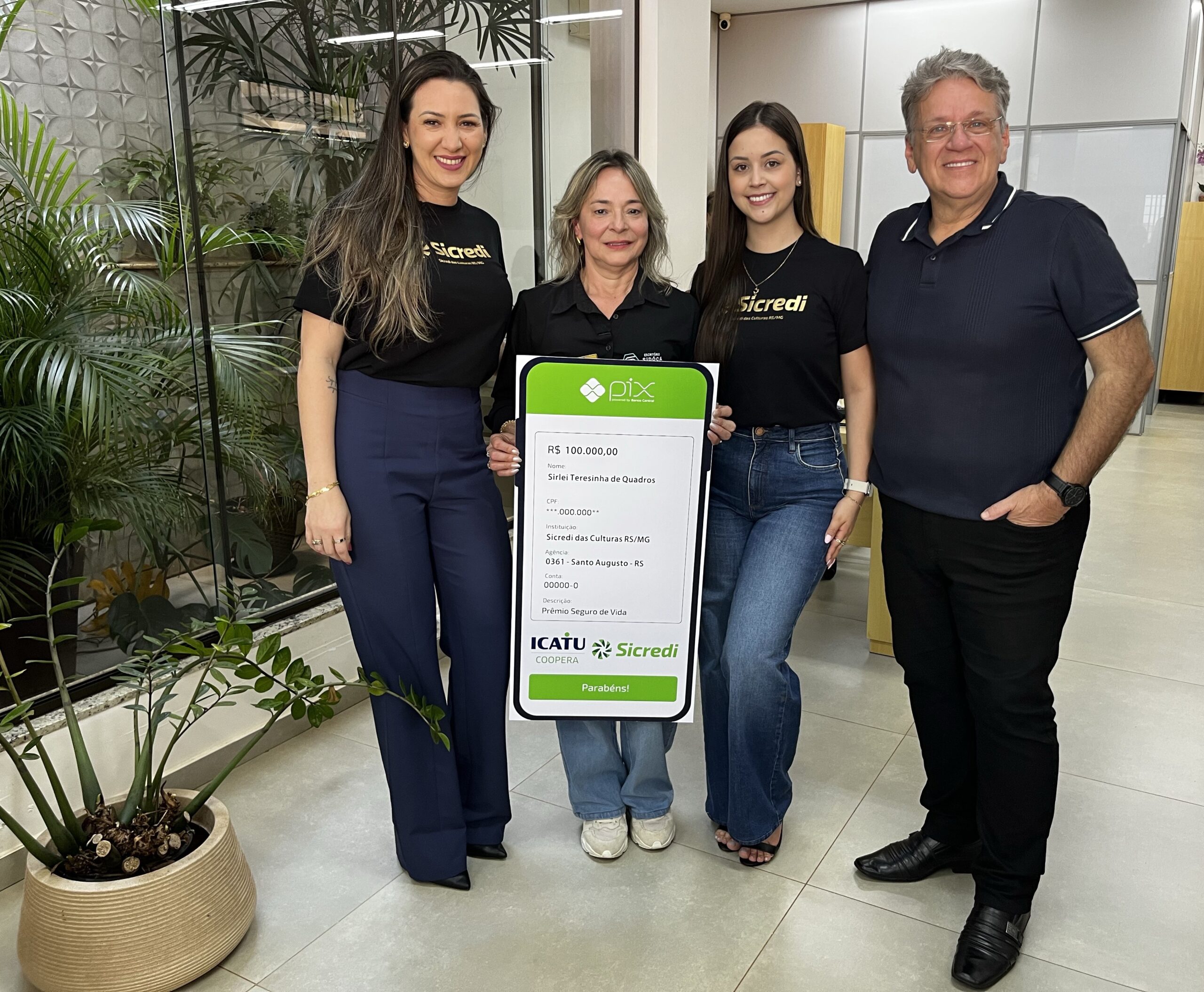 Associada do Sicredi é premiada com sorteio do seguro de vida