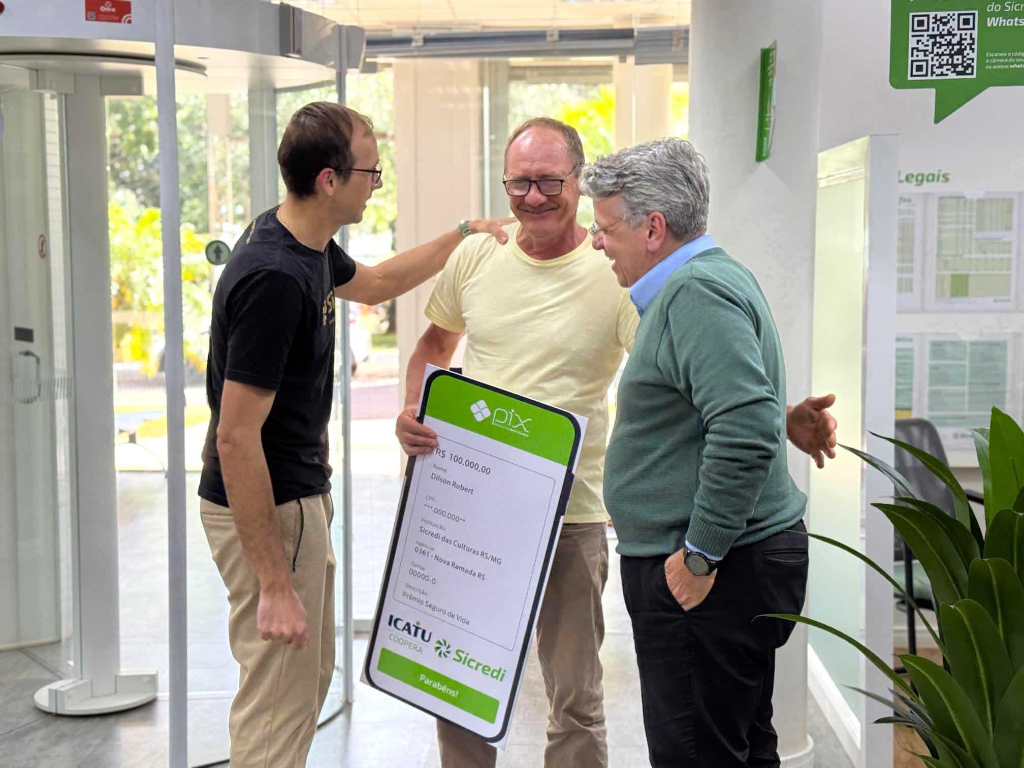 Sicredi entrega prêmio em Nova Ramada (2)