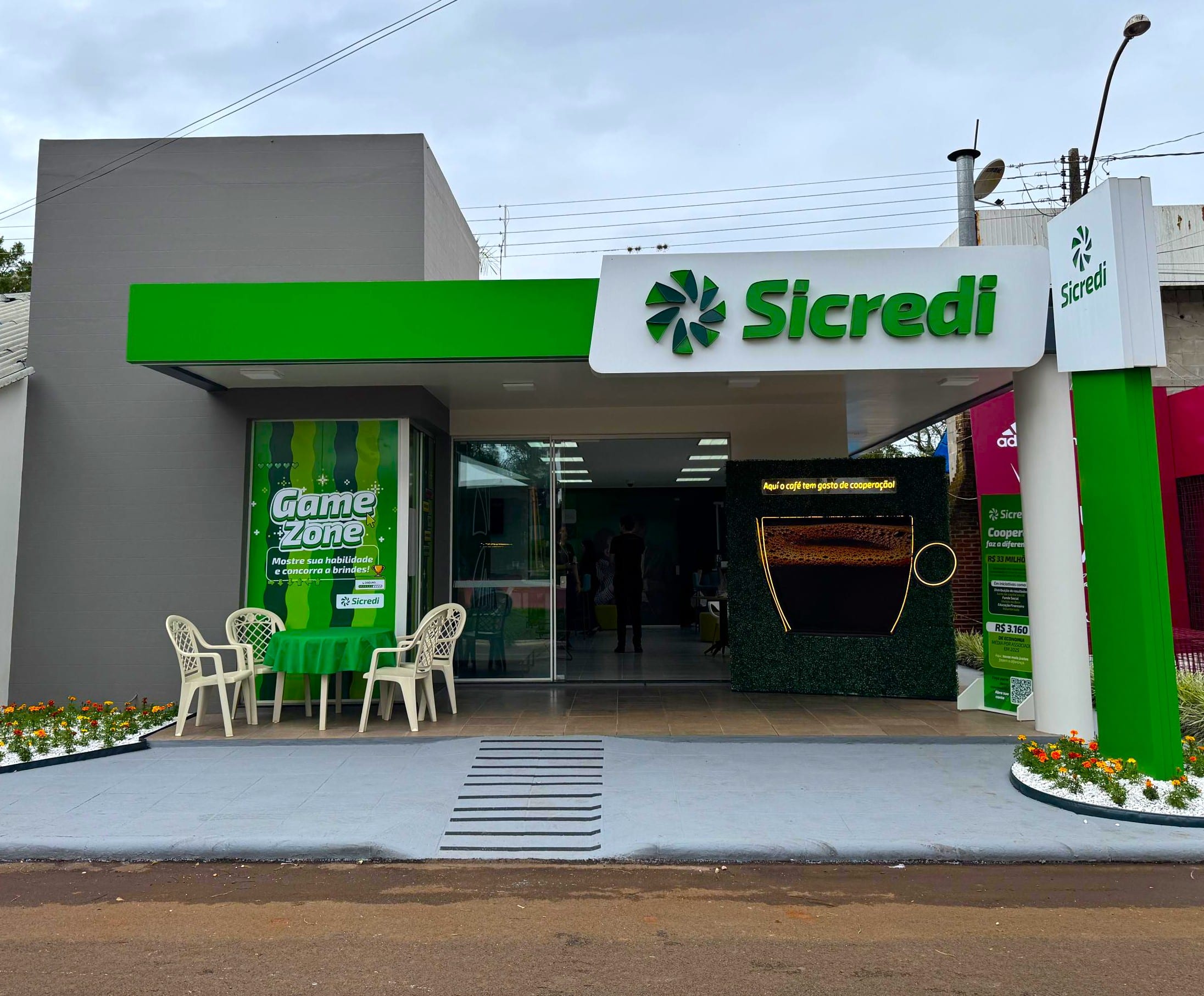 Expofest 2026 inicia com oportunidades de crédito para veículos e imóveis no espaço do Sicredi (1)